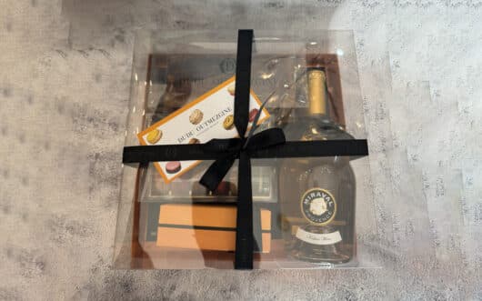 LUXURY HOLIDAY BOX – IMAGE 2